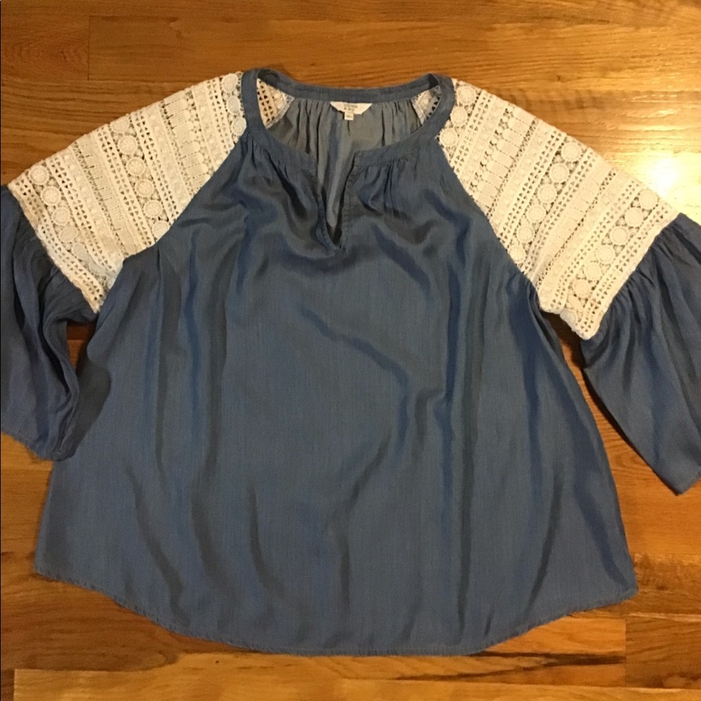 Women’s size large crown and Ivy top / blouse